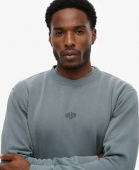 Superdry Micro Logo Crew luźna bluza z recyklingowanego poliestru. Niebieskie bluzy Superdry, m, bez wzorów, z bawełny, bez ramiączek, bez kaptura. Za 326.10 zł.