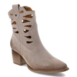 Beżowe Botki Maciejka Stylowe Kowbojki Damskie. Brązowe botki Maciejka, bez wzorów, eleganckie, bez obcasa, na obcasie, bez zapięcia. Za 389.00 zł.