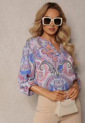 Niebiesko-Fioletowa Bluzka Koszula z Kolorowym Ornamentalnym Wzorem i Guzikami Przy Dekolcie Adelra. Niebieskie bluzki Renee, xl, bez wzorów, z materiału, bez kołnierzyka, bez ramiączek. W wyprzedaży za 63.99 zł.