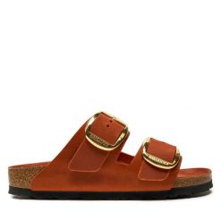 Klapki Birkenstock. Brązowe klapki Birkenstock, bez wzorów, bez obcasa, bez zapięcia. Za 679.99 zł.
