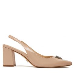 Sandały Guess. Brązowe sandały Guess, z aplikacjami, bez obcasa, na słupku, bez zapięcia. Za 499.99 zł.