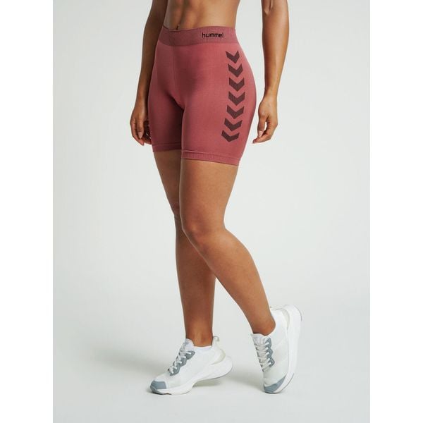 Damskie Spodenki treningowe kompresyjne Hummel hmlfirst. Czarne szorty sportowe Hummel, bez wzorów, na fitness i siłownię. Za 159.50 zł.