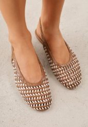 Brązowe Sandały z Odkrytą Piętą i Plecioną Cholewką Elledra. Brązowe sandały Born2be, bez wzorów, z jeansu, boho, bez obcasa, na płaskiej podeszwie, bez zapięcia. Za 99.99 zł.