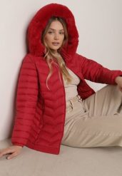 Czerwona Pikowana Kurtka Przejściowa z Kapturem i Ściągaczami po Bokach Fezika. Czerwone kurtki Born2be, l, bez wzorów, z jeansu, z kapturem. Za 149.99 zł.