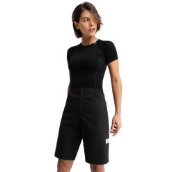 Damskie krótkie spodenki gravel Kolarstwo Siroko Lemur. Czarne szorty SIROKO, bez wzorów, z elastanu. W wyprzedaży za 211.00 zł.