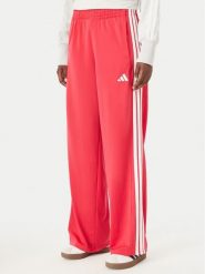 Adidas Spodnie dresowe Dayready KZ2513 Różowy Wide Leg. Czerwone spodnie sportowe adidas, bez wzorów, z dresówki. Za 199.99 zł.