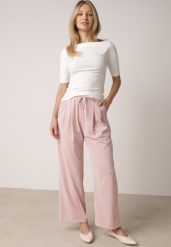 Różowe Szerokie Spodnie z Bawełną Wiskozą Gumką w Pasie i Sznurkiem Iridara. Czerwone jeansy Born2be, m, bez wzorów, z bawełny, eleganckie, z podwyższonym stanem. Za 74.99 zł.