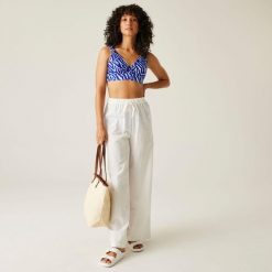 Góra od stroju kąpielowego damska Paloma. Niebieskie bikini Regatta, bez wzorów, z tkaniny. W wyprzedaży za 94.90 zł.