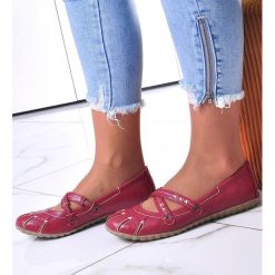 Bordowe damskie półbuty z paseczkiem /D7-2 12365 T086/ 39. Czerwone półbuty wsuwane Pantofelek24, bez wzorów, bez obcasa. Za 15.90 zł.