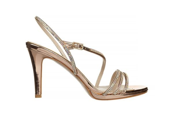 Sandały Bayla-187 587-1712 Rose 187097, Różowe złoto, Skóra ekologiczna - 38. Żółte sandały Bayla, bez wzorów, z lakierowanej skóry, bez obcasa, na platformie, bez zapięcia. W wyprzedaży za 134.10 zł.