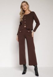 Brązowy Dzianinowy Komplet z Wiskozą w Eleganckim Stylu Kardigan i Spodnie Delisana. Brązowe swetry Born2be, m, bez wzorów, z dzianiny, eleganckie, bez ramiączek. Za 239.99 zł.