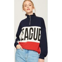 Bluza oversize z kolorowymi panelami - Czerwony. Bluzy marki Sinsay. W wyprzedaży za 39.99 zł.