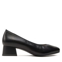 Czółenka Caprice. Czarne czółenka Caprice, bez wzorów, bez obcasa, bez zapięcia. Za 199.99 zł.
