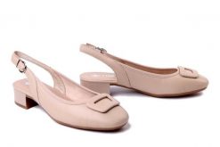 RIEKER 43456-62 beige, czółenka damskie. Brązowe czółenka Rieker, na lato, bez wzorów, bez obcasa, bez zapięcia. Za 339.90 zł.