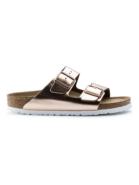 Birkenstock Skórzane klapki "Arizona" w kolorze różowozłotym rozmiar: 39. Różowe klapki Birkenstock, bez wzorów, klasyczne, z otwartym noskiem, bez obcasa, bez zapięcia. Za 405.05 zł.