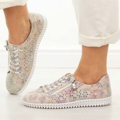 Wielokolorowe ażurowe skórzane półbuty damskie Cambell 07351. Półbuty wsuwane Cambell, na jesień, w ażurowe wzory, z jeansu, casualowe, z okrągłym noskiem, bez obcasa. Za 229.00 zł.