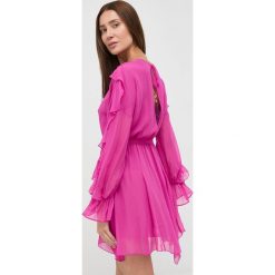 Patrizia Pepe sukienka kolor różowy mini rozkloszowana. Czerwone sukienki Patrizia Pepe, bez wzorów, z tkaniny, bez kołnierzyka, bez ramiączek, mini, rozkloszowane. Za 1,489.90 zł.