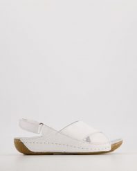 SANDAŁY DAMSKIE SSW0912 WHITE. Białe sandały Venezia, bez wzorów, ze skóry, bez obcasa, bez zapięcia. Za 189.00 zł.