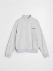 Bluza half-zip z haftowanym napisem z bawełną - szary. Szare bluzy Sinsay, l, bez wzorów, z bawełny, bez ramiączek, bez kaptura. Za 49.99 zł.