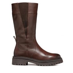 Kozaki Geox. Brązowe kozaki Geox, bez wzorów, bez obcasa, na płaskiej podeszwie, bez zapięcia. Za 799.99 zł.