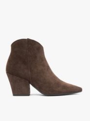 Ciemnobrązowe kowbojki na słupku. Brązowe botki Ryłko, bez wzorów, ze skóry, eleganckie, bez obcasa, na obcasie, bez zapięcia. Za 499.99 zł.