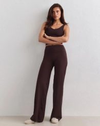 Damskie legginsy z prostą nogawką, wysoki stan, squat proof Sense czekoladowe. Brązowe legginsy AIM'N, bez wzorów, z elastanu, eleganckie, długie. Za 348.00 zł.
