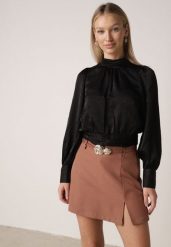 Brązowe Spódnico-Szorty z Wysokim Stanem Paskiem i Metaliczną Ozdobą Narnllea. Brązowe szorty Born2be, z aplikacjami, z jeansu, eleganckie. Za 99.99 zł.