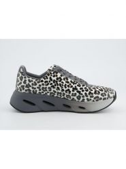 Tenhaag Buty w kolorze szaro-kremowym do biegania rozmiar: 38,5. Brązowe buty treningowe Tenhaag, bez wzorów, z materiału, bez zapięcia, do biegania. Za 304.99 zł.