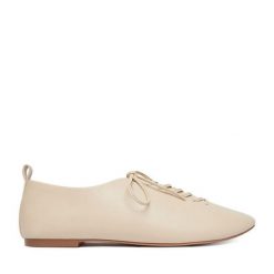 Półbuty GINO ROSSI. Białe półbuty wsuwane Gino Rossi, bez wzorów, bez obcasa, na płaskiej podeszwie. Za 299.99 zł.