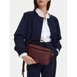 Torebka GINO ROSSI. Czerwone torebki klasyczne Gino Rossi, bez wzorów, klasyczne, bez dodatków. Za 249.99 zł.
