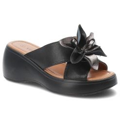 Klapki damskie Vinceza, cholewka ze skóry naturalnej wsuwany fason z ozdobną kokardą, czarne, 41511. Czarne klapki VINCEZA, z aplikacjami, ze skóry, eleganckie, bez obcasa, na koturnie, bez zapięcia. Za 159.00 zł.