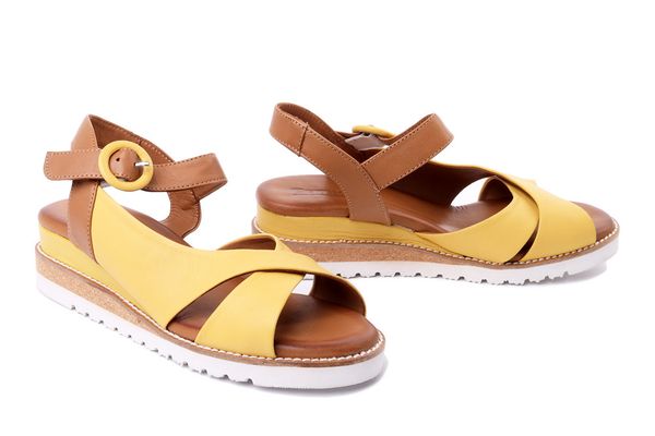 ARTIKER RELAKS 50C0840 żółty, sandały damskie. Żółte sandały Artiker Relaks, bez wzorów, z gumy, bez obcasa, na koturnie, bez zapięcia. Za 279.90 zł.