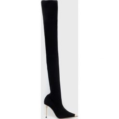 Elisabetta Franchi kozaki damskie kolor czarny na szpilce. Czarne kozaki Elisabetta Franchi, bez wzorów, bez obcasa, na obcasie, bez zapięcia. W wyprzedaży za 2,699.90 zł.