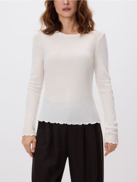 Bluzka z wełną - złamana biel. Bluzki Reserved, l, bez wzorów, z dzianiny, bez kołnierzyka, bez ramiączek. Za 159.99 zł.