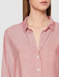 WRANGLER BLOUSE DAMSKA KOSZULA Z DŁUGIM RĘKAWEM PASKI FLAME RED W5Z2TIR06. Czerwone koszule Wrangler, s, bez wzorów, bez kołnierzyka, bez ramiączek. Za 129.99 zł.