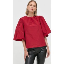 Red Valentino bluzka damska kolor czerwony gładka. Czerwone bluzki Red Valentino, bez wzorów, z tkaniny, bez kołnierzyka, bez ramiączek. W wyprzedaży za 879.99 zł.