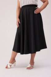 Czarna spódnica Aurora - satynowy blask PLUS SIZE XXL. Czarne spódnice Moda Size Plus Iwanek, na co dzień, plus size, bez wzorów, z satyny, eleganckie, mini, dopasowane. Za 229.90 zł.