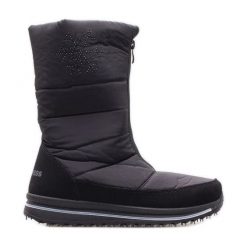 Buty Progress W PROGJ-22-130 czarne. Czarne śniegowce bez wzorów, z materiału, bez zapięcia. Za 258.25 zł.