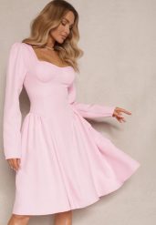 Różowa Sukienka o Rozkloszowanym Kroju z Gorsetową Górą Tillitte. Czerwone sukienki Renee, na co dzień, m, bez wzorów, eleganckie, bez kołnierzyka, bez ramiączek, midi, dopasowane. W wyprzedaży za 135.99 zł.