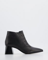 BOTKI DAMSKIE 0431964D BLACK. Czarne botki Venezia, bez wzorów, ze skóry, bez obcasa, bez zapięcia. Za 289.00 zł.