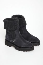 Botki damskie skóra zamszowa CESARE CASADEI. Botki CESARE CASADEI, bez wzorów, ze skóry, bez obcasa, bez zapięcia. W wyprzedaży za 1,959.30 zł.