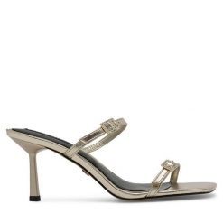 Klapki Nine West. Żółte klapki Nine West, bez wzorów, bez obcasa, bez zapięcia. Za 239.99 zł.