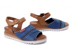 ARTIKER RELAKS 54C0220 brązowy, sandały damskie. Niebieskie sandały Artiker Relaks, bez wzorów, z gumy, bez obcasa, na koturnie, bez zapięcia. Za 289.90 zł.