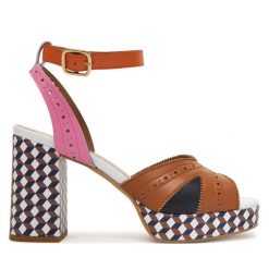 Sandały Fly London. Sandały Fly London, bez wzorów, bez obcasa, na słupku, bez zapięcia. Za 800.99 zł.