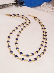 L'Atelier de Gaia Pozłacany naszyjnik z kryształami - dł. 50 cm rozmiar: onesize. Niebieskie naszyjniki L'Atelier de Gaia, z materiału, z kryształem, pozłacane. Za 74.28 zł.