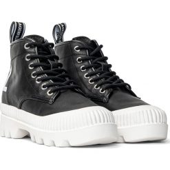 Botki damskie czarne Karl Lagerfeld TREKKA II Brush Logo Hiker. Czarne botki KARL LAGERFELD, bez wzorów, klasyczne, bez obcasa, bez zapięcia. Za 455.99 zł.