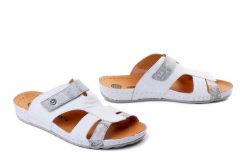 DR. BRINKMANN 700516-03 weiss, klapki damskie. Białe klapki Dr. Brinkmann, bez wzorów, ze skóry, bez obcasa, bez zapięcia. Za 329.90 zł.