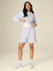 4F Spodenki dresowe damskie - niebieskie S. Niebieskie szorty 4f, bez wzorów, z dresówki. Za 79.99 zł.