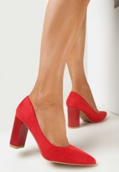 Czerwone Czółenka na Ozdobnym Słupku ze Skórzaną Wkładką Calendie. Czerwone czółenka Born2be, bez wzorów, klasyczne, bez obcasa, na słupku, bez zapięcia. Za 99.99 zł.