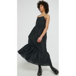 Only sukienka kolor czarny maxi rozkloszowana. Czarne sukienki ONLY, m, bez wzorów, bez kołnierzyka, bez ramiączek, maxi, rozkloszowane. W wyprzedaży za 129.99 zł.